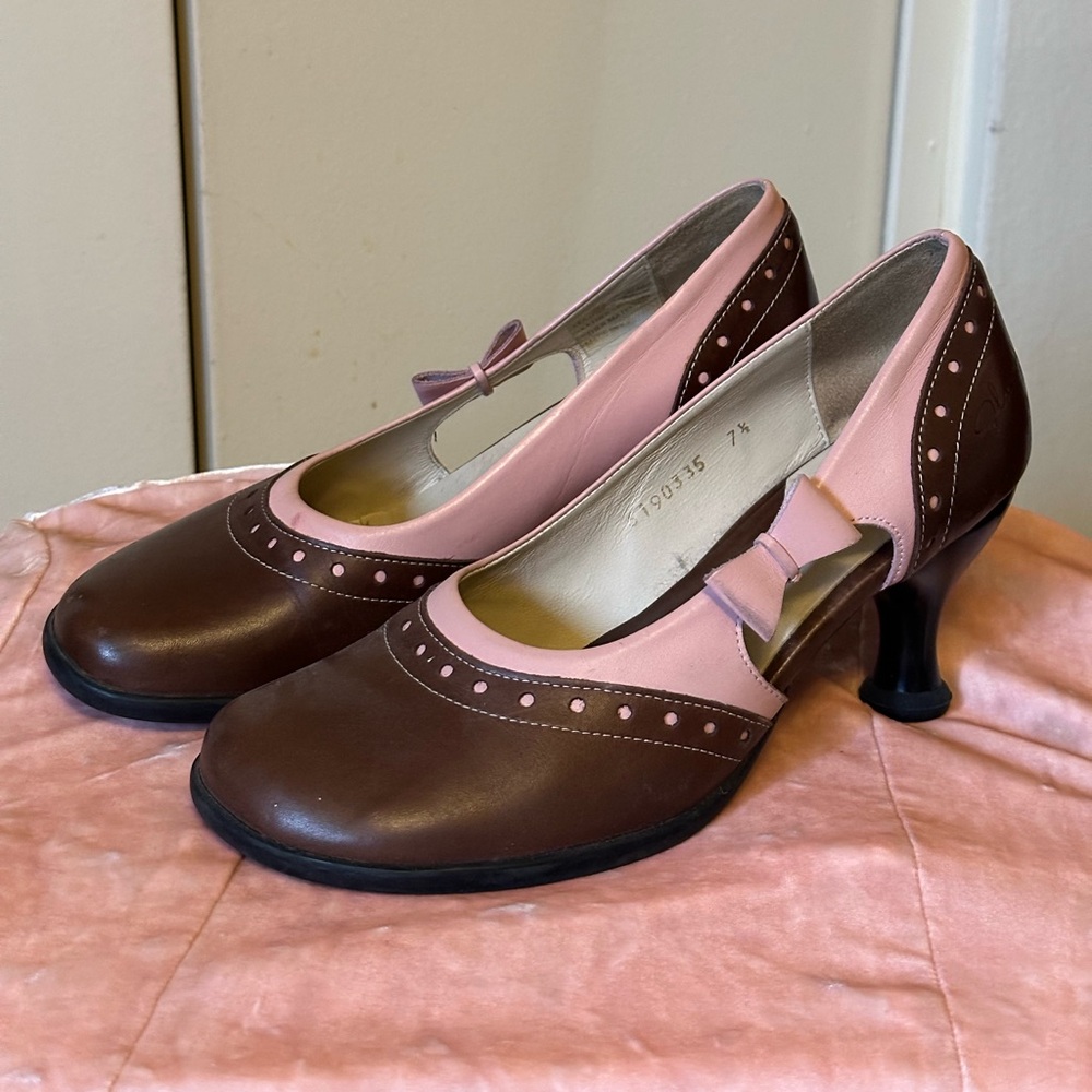 John Fluevog Tennessee Bow Pumps Pink & Brown (gently used) 7.5 RARE